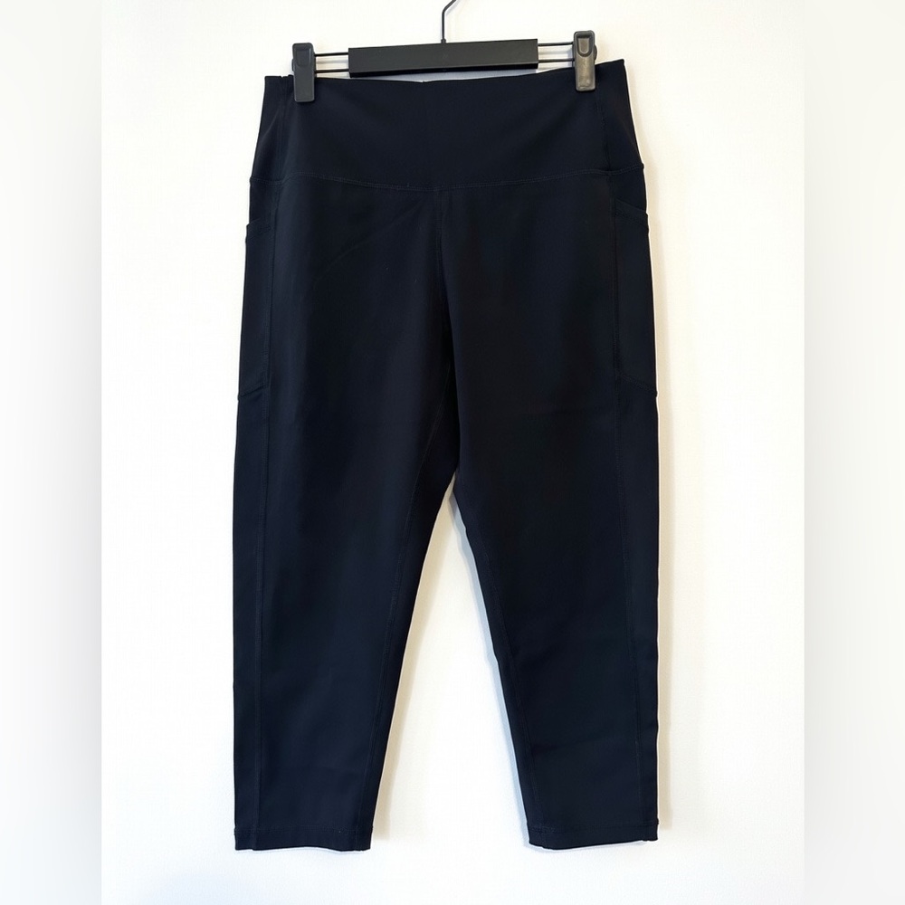 ZYIA Active Women’s Black Capri Leggings with Side Pockets. Size 14 - 16